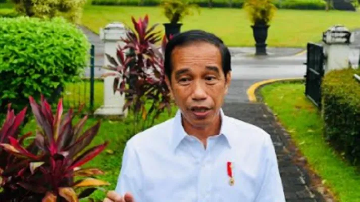 Presiden Joko Widodo saat memberikan keterangan jabatan presiden tiga periode. (foto: biro pers)