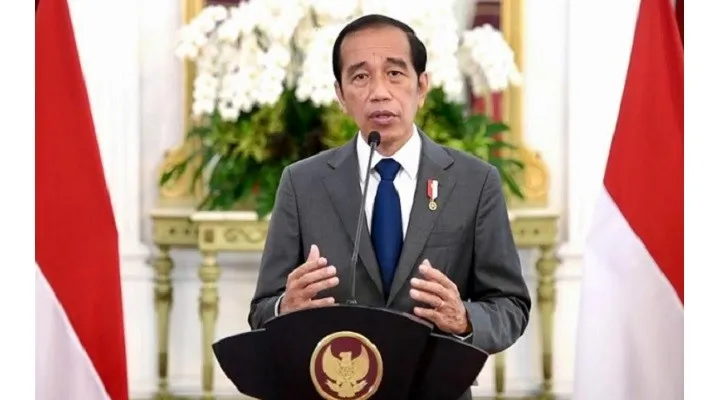 Presiden Jokowi sedang berpidato.