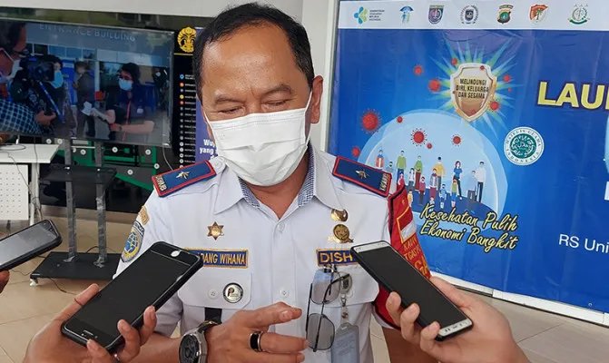 Jubir Satgas Covid-19 Dadang Wiharna, KIPOP wajib ditunjukan bagi karyawan yang bekerja di sektor esensial dan kritikal saat masuk wilayah penyekatan Depok. (Foto/angga)