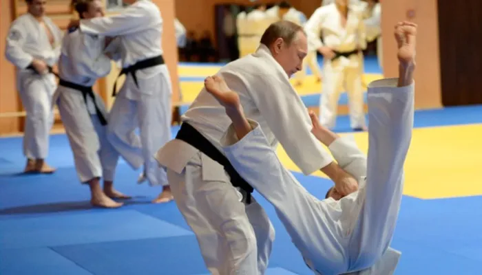 Vladimir Putin selama sesi pelatihan tim Judo nasional Rusia di Sochi.