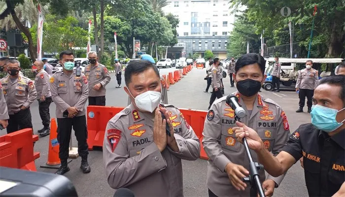 Kapolda Metro Irjen Pol M Fadil Imran (kiri) bersama Kabid Humas Polda Metro Jaya Kombes Endra Zulpan (kanan). (Cr01)