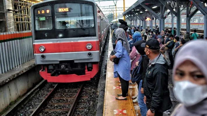 Kapasitas penumpang KRL. Ahmad Tri Hawaari