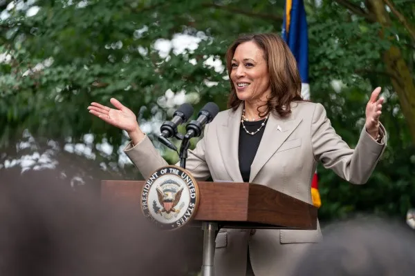 Potret Kamala Harris yang didukung oleh Joe Biden untuk maju di kontestasi Pilpres AS. (X/@VP)