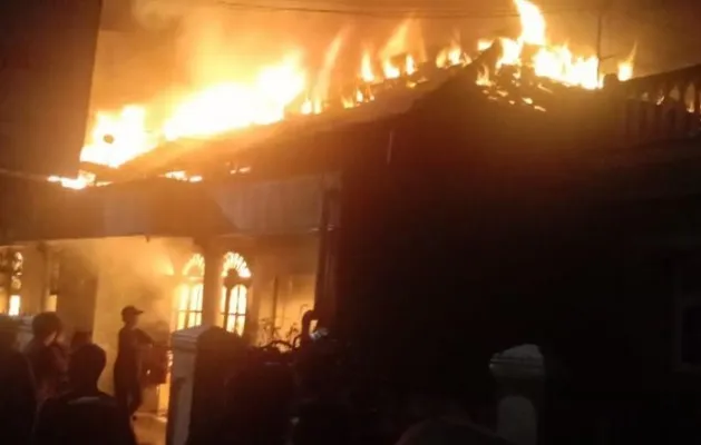 Kebakaran melanda rumah tinggal di kawasan Kebon Jeruk, Jakarta Barat. (Ist)