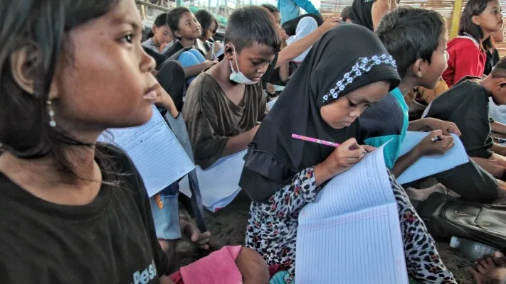 Ilustrasi - Belasan anak di Jakarta Barat putus sekolah karena faktor ekonomi keluarga. (Poskota)