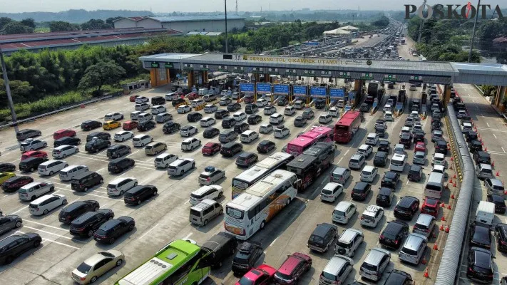 Ilustrasi kepadatan kendaraan di Tol Jakarta-Cikampek. (Poskota/Ahmad Tri Hawaari)