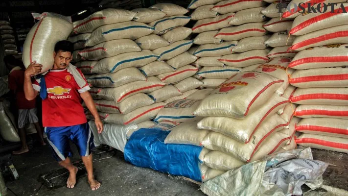 Pasar Induk Beras Cipinang. Ahmad Tri Hawaari