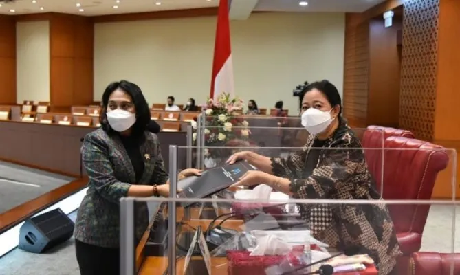 Ketua DPR  Puan Maharani menerina persetujuan  RUU TPKS. (ist)