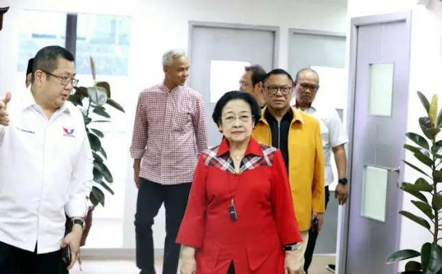 Ketua Umum PDIP Megawati Soekarnoputri menghadiri rapat mingguan TPN Ganjar Pranowo. (ist)