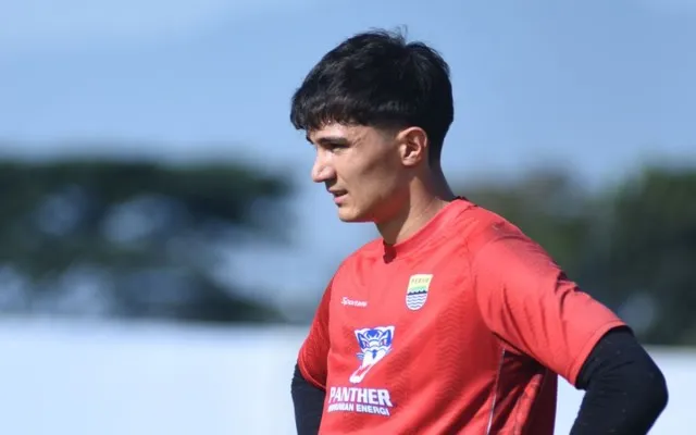 Potret kiper Persib Bandung, Kevin Ray Mendoza saat berlatih. (Dok. Persib)