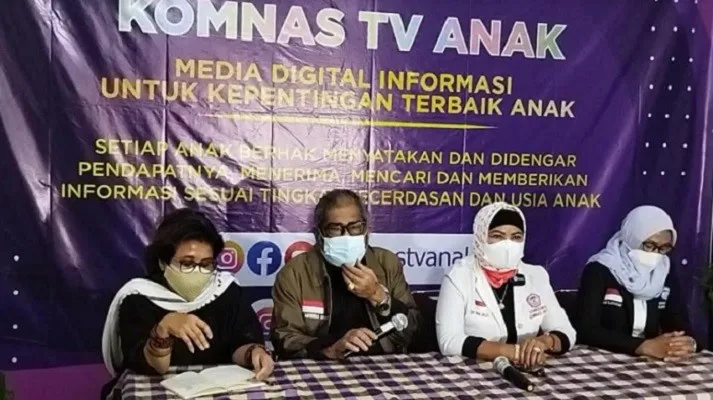 Ketua Komnas Perlindungan Anak (Komnas PA) Arist Merdeka Sirait, bersama komisioner lainnya.