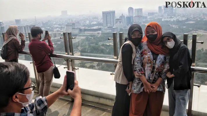 Kualitas udara Jakarta terus dihantui polusi. Foto: Poskota/Ahmad Tri Hawaari.