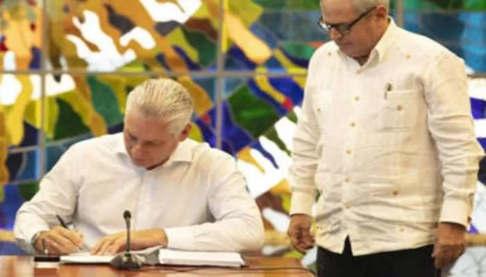 Presiden Kuba Miguel Diaz Canel menandatangani Undang-Undang Hukum Keluarga yang melegalkan perkawinan sesama jenis.