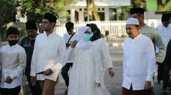 Bupati Lebak dan Wakilnya usai melaksanakan Sholat Idul Adha. (Foto: Istimewa).