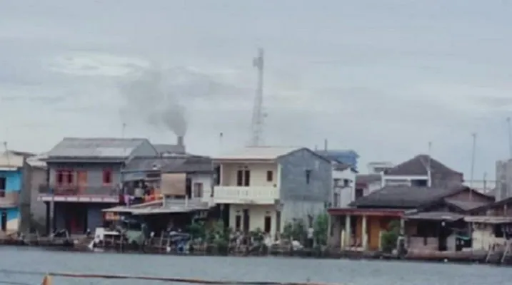  Warga Kampung Marunda Pulo, Kelurahan Marunda, Cilincing, Jakarta Utara, lingkungannya terdampak limbah asap industri pembakaran batu bara. (Foto: yono)