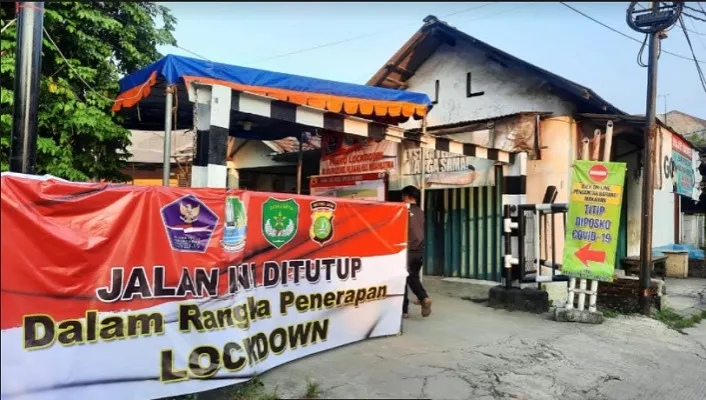 Lingkungan Perumahan Taman Harapan Baru, RT 02/25, Kelurahan Pejuang, Medan Satria, melakukan local lockdown selepas 26 warga terpapar Covid-19 (ist) 