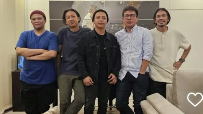 Lukman NOAH bersama personil band By The Hundreds (kiri-kanan) Reza, Lanlan, Roni, Faizal. (Fabis Musik)