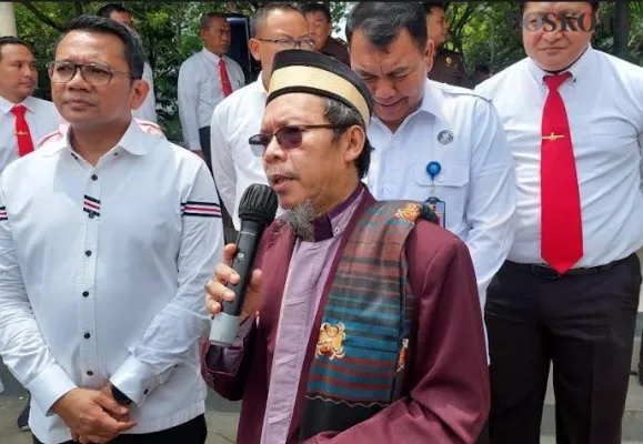 Ketua MUI Banten KH. Imaduddin Utsman (bilal)