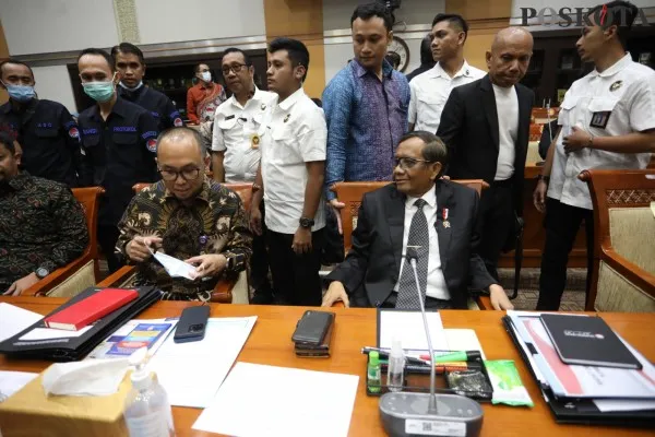 Menko Polhukam  Mahfud MD saat RDP dengan Komisi III DPR. (foto: rizal)