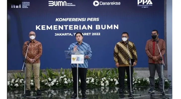 Menteri BUMN Erick Thohir Saat Melakukan Conferensi Pers Terkait Pembubaran Tiga BUMN . (foto/ist)