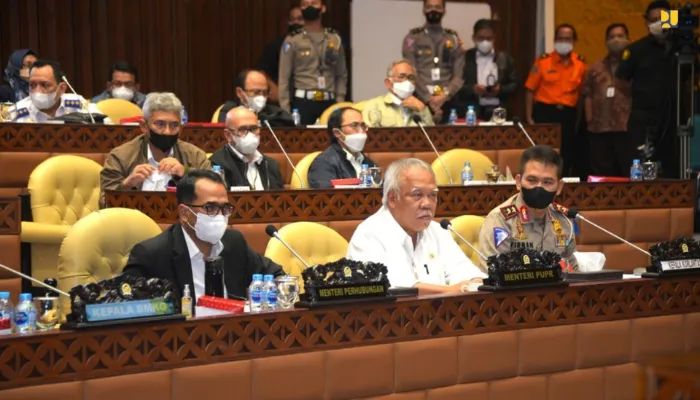 Rapat Komisi V DPR RI Bersama Kementerian PUPR, Kementerian Perhubungan, BMKG, dan BASARNAS. (Foto: Kementerian PUPR)