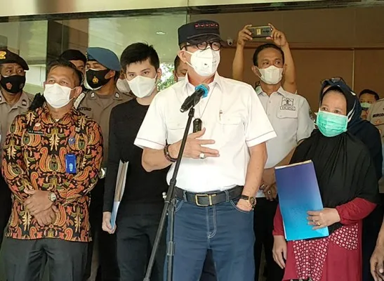 Menteri Hukum dan HAM Yasonna Laoly usai mengunjungi korban kebakaran lapas di RSUD Kabupaten Tangerang. Foto : Poskota/Veronica