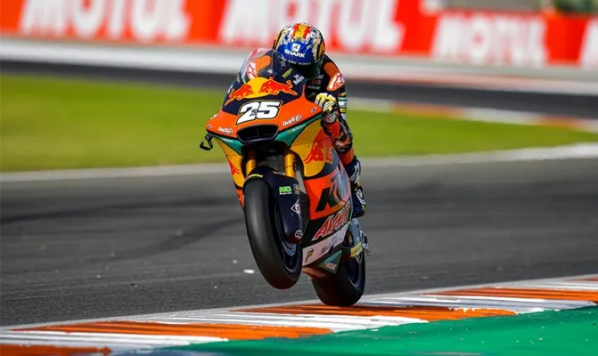 Usaha keras Raul Fernandez menjadi juara di balap Moto2 pada GP Valencia, belum cukup untuk mengalahkan rekan setimnya untuk menjadi juara dunia. (Foto/motogp)