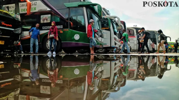 Mudik di Terminal Tanjung Priuk. Ahmad Tri Hawaari