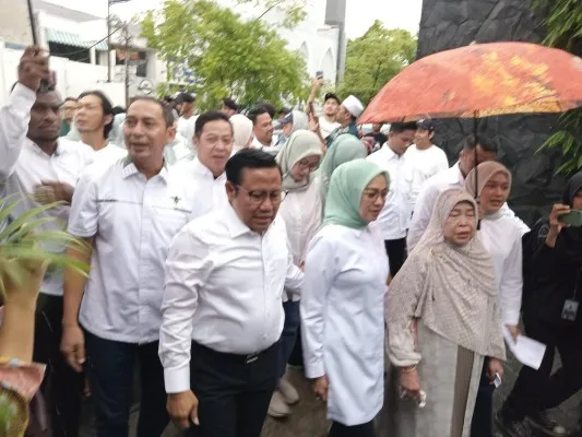 Calon wakil presiden Muhaimin Iskandar saat tiba kedatangan di TPS 023, Kemang, Jakarta Selatan. (Ihsan).