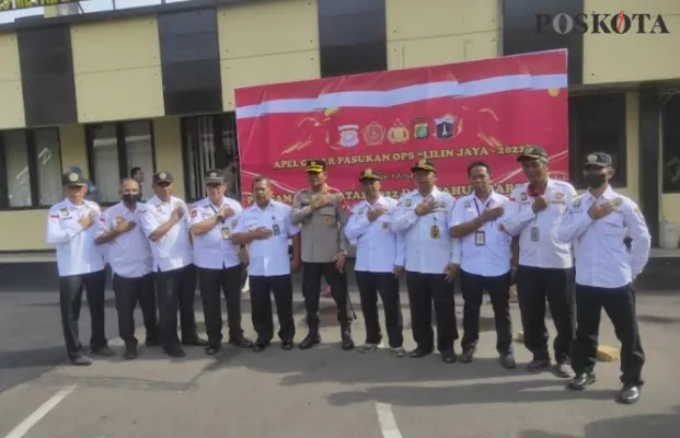 Kapolres Metro Depok Kombes Pol Imran Edwin Siregar usai memimpin apel gelar pasukan Operasi Lilin Jaya, bersinergi dengan Pokdarkamtibmas Resort Polres Metro Depok. (Angga)