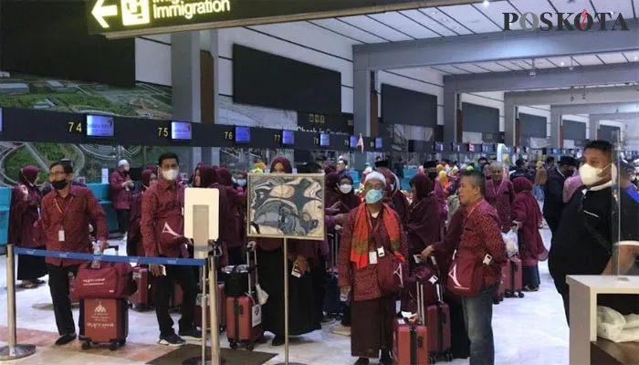 Ilustrasi Jamaah umroh di Terminal 2 Bandara Internasional Soekarno - Hatta. (foto: poskota/iqbal)