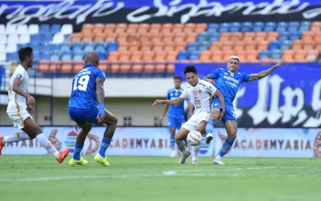 Potret pertandingan bigmatch Liga 1 antara Persib vs Persija. (Dok. Persib)