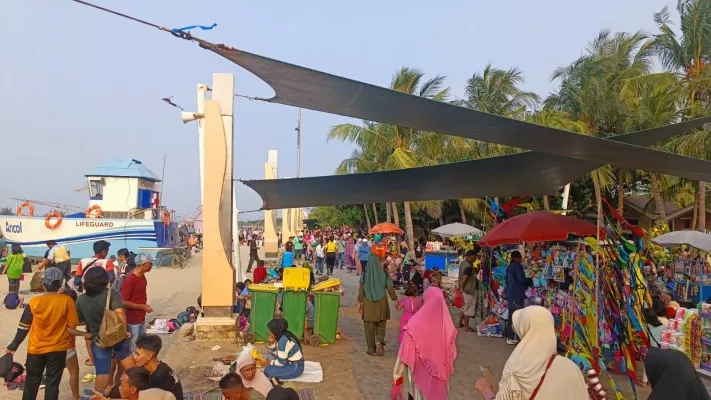 Teks Foto: Suasana di kawasan Ancol saat libur panjang Natal dan Tahun Baru. (ist)