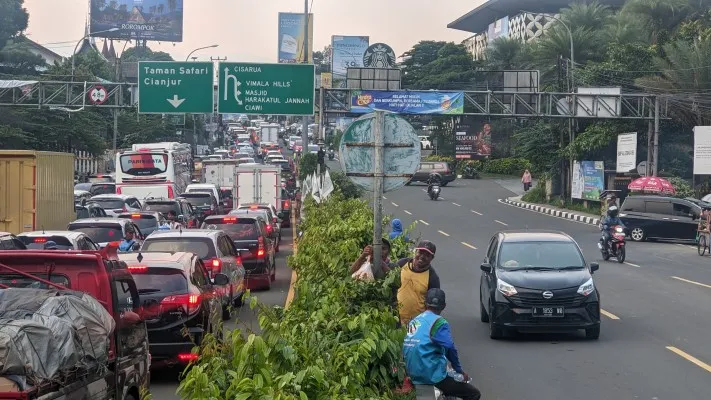 Kondisi lalulintas di kawasan puncak Bogor, beberapa waktu lalu (Panca Aji)