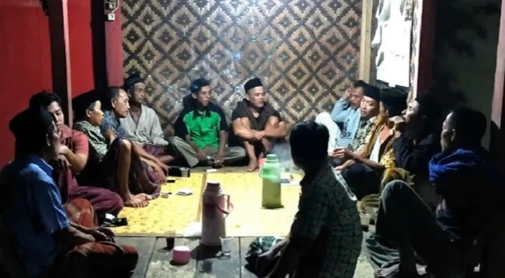  Sejumlah tokoh masyarakat Surakarta saat berkumpul di Desa Surakarta, Pandeglang. (Foto: Ist).