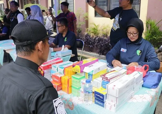 Dokkes Polres Metro Tangerang Kota dan Dinkes Kota Tangerang gelar pelayanan kesehatan bagi petugas Pemilu 2024. (ist)