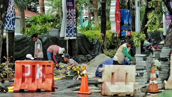 Revitalisasi trotoar di Jakarta.