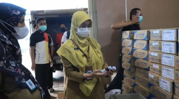 Penarikan obat di pasaran di Kota Tangerang. (Foto: Iqbal)