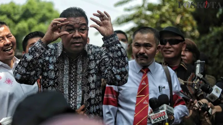 Kamaruddin Simanjuntak bersama Tim Pengacara lain usai diusir dari rekonstruksi di rumah dinas Duren Tiga, Jakarta Selatan.(Foto: Ahmad Hawaari)