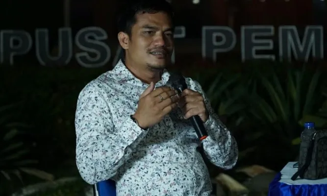 Pengamat Politik, Adib Miftahul,(bilal)