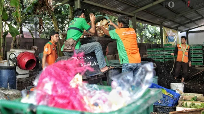 Pengelolaan sampah organik. Ahmad Tri Hawaari