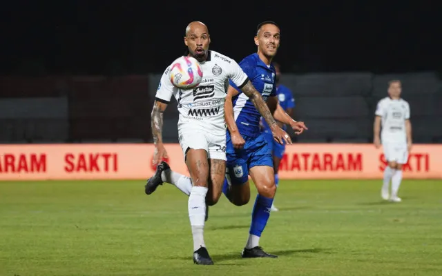 Potret laga Arema FC vs Persija Jakarta di Liga 1 yang berhasil dimenangkan skuad Macan Kemayoran. (Persija)