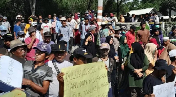 Para petani dari Kecamatan Tanjungsari, Kabupaten Bogor menggeruduk PT Mandala Inti Persada menyampaikan 4 tuntutan. 