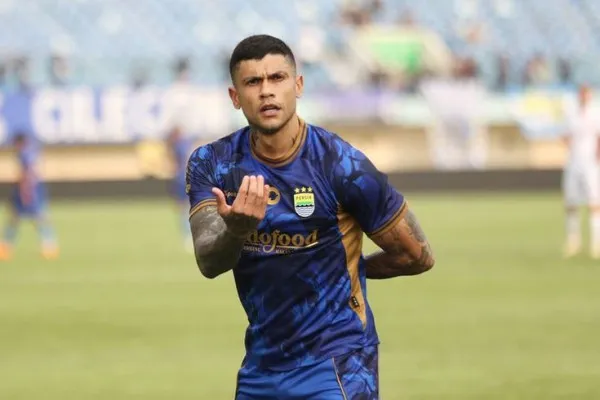 Prediksi BRI Liga 1: Persik Kediri vs Persib Bandung pukul 19.00 WIB. (Pinterest)