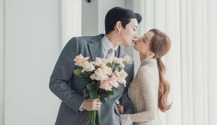 Kim Dong Ho dan Yoonjo umumkan akan segera menikah. (Foto/KBIZoom)