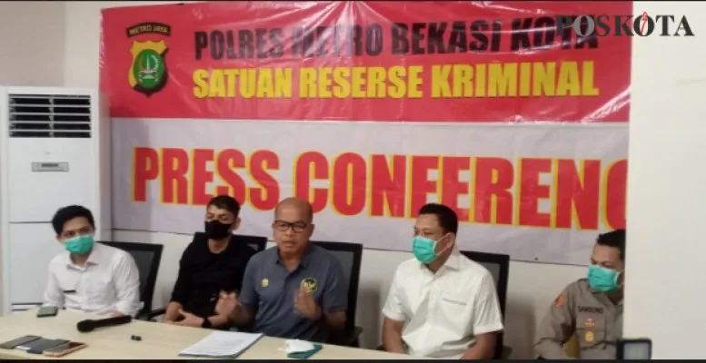 Jajaran Polres Metro Bekasi Kota saat press conference dengan wartawan di RSUD Bantargebang, Kota Bekasi. (Ihsan Fahmi)