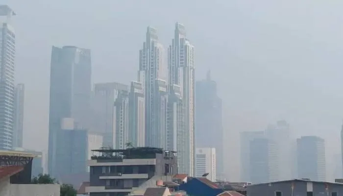 Kabut polusi udara di kawasan Setiabudi Jakarta Selatan. Ist