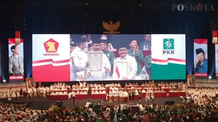 Prabowo Subianto dan Gus Imin saat menyatakan berkoalisi antara Gerindra dan PKB. (Poskota/Panca)