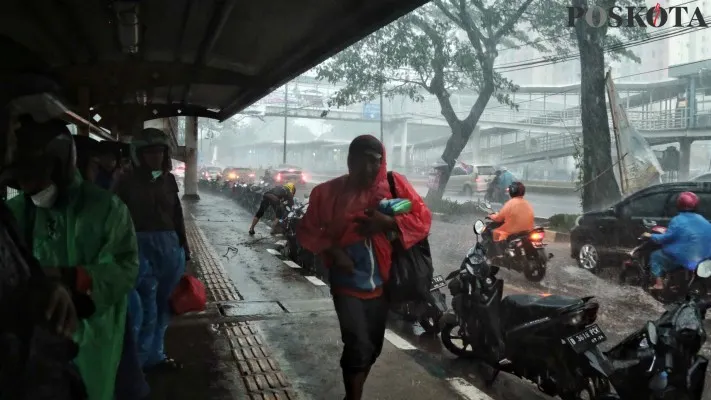 Prediksi cuaca di Jakarta hari ini Sabtu, 17 Januari 2026 yang berpotensi akan diguyur hujan seharian. Ahmad Tri Hawaari