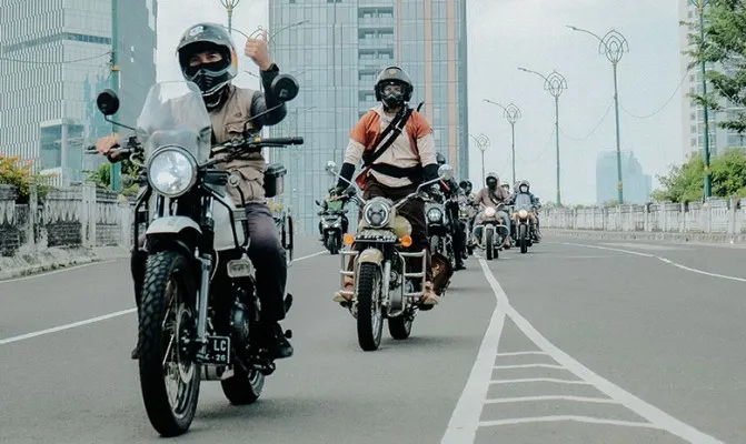 Royal Enfield ajak konsumennya keliling kota nikmati motor kustom idaman. (Foto/royal enfield)